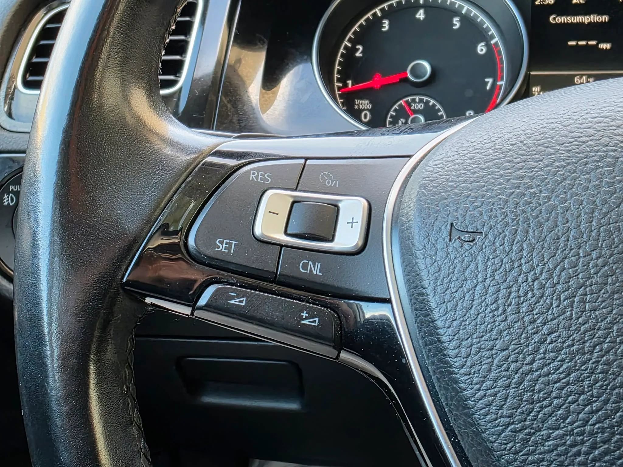 Used 2015 Volkswagen Golf S image 17