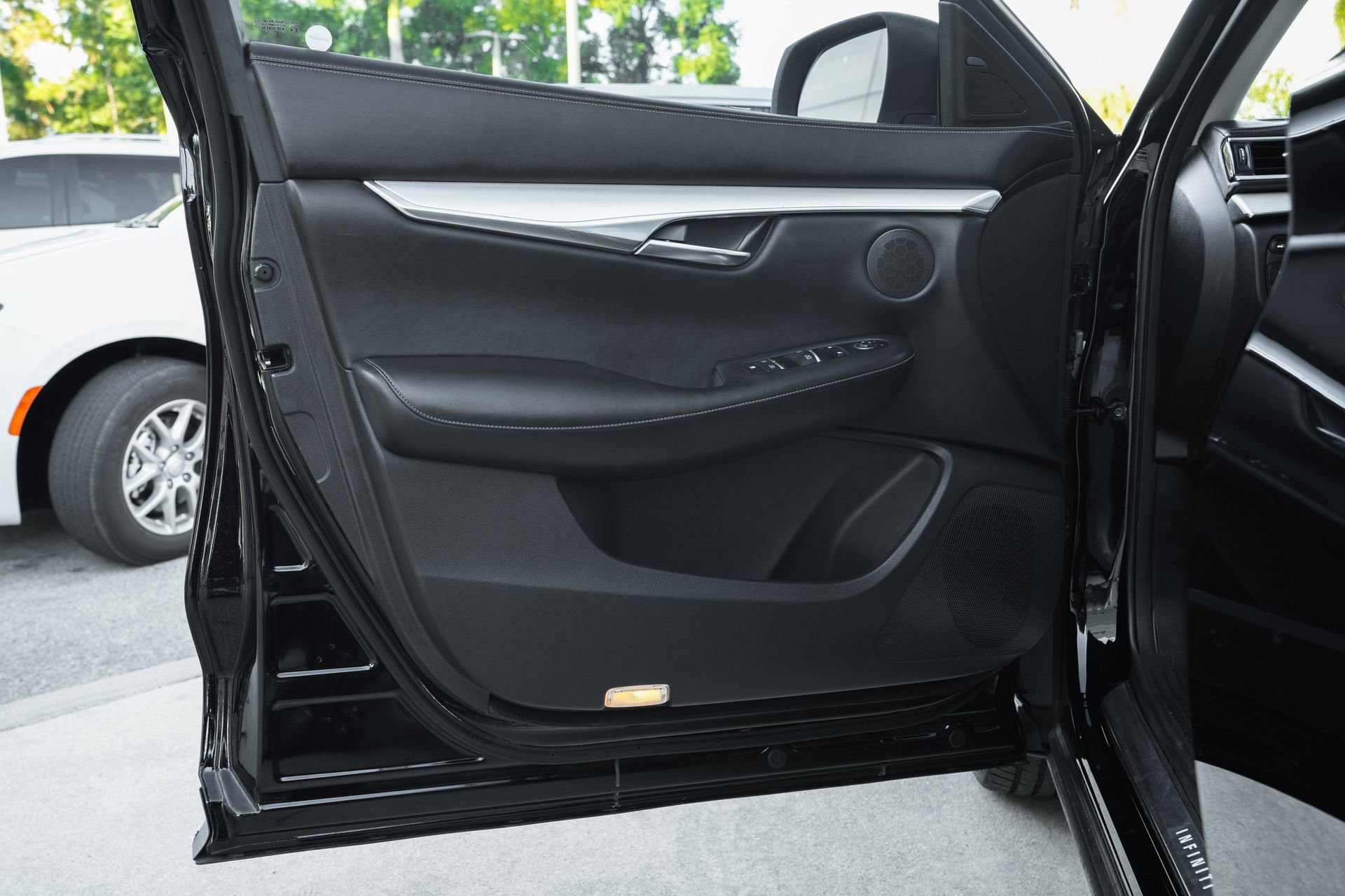 Used 2019 INFINITI QX50 Luxe w/ Navigation Package image 29