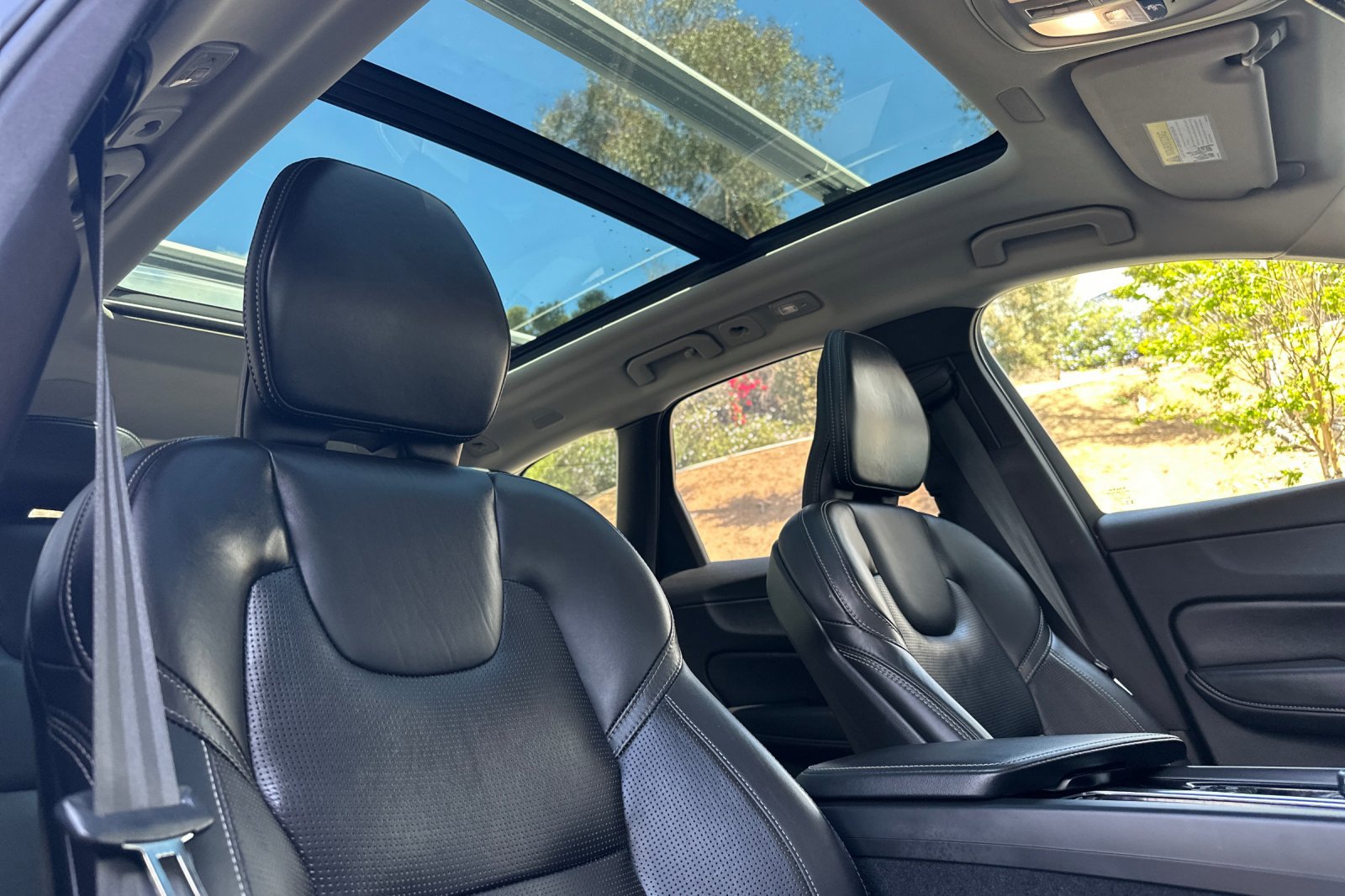 Certified 2023 Volvo XC60 T8 Ultimate AWD/4WD image 18