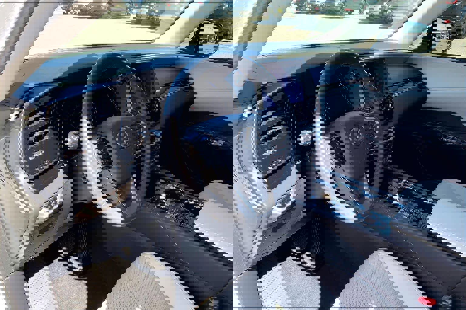 Used 2024 Lexus RX 350 AWD w/ Technology Package image 16