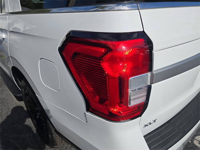 Used 2023 Ford Expedition XLT image 5