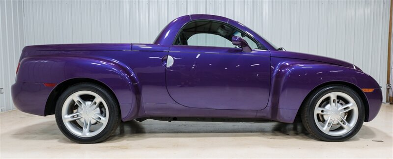 Used 2004 Chevrolet SSR w/ Preferred Equipment Group RWD image 22