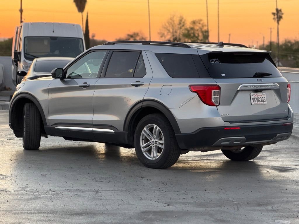 Used 2024 Ford Explorer XLT w/ Equipment Group 202A image 3