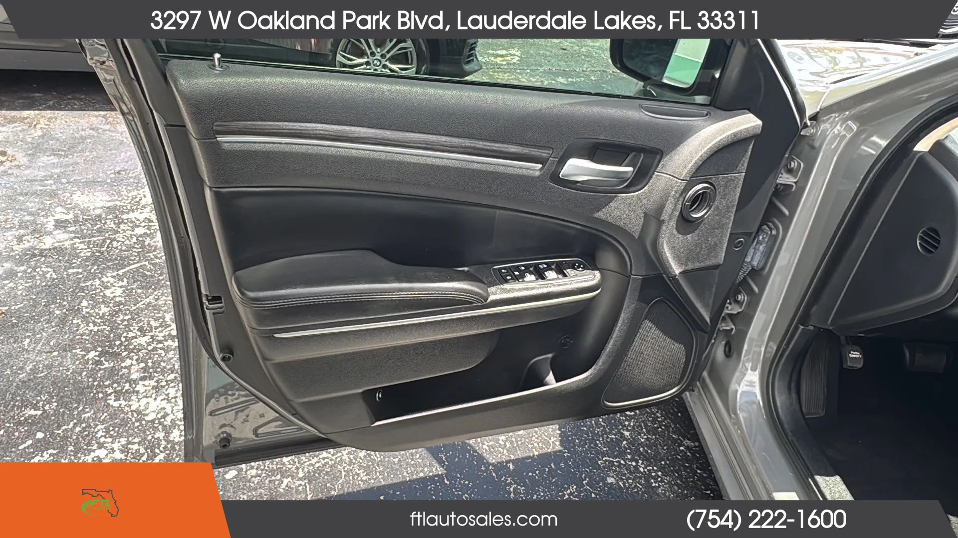 Used 2019 Chrysler 300 Touring w/ Sport Appearance Package RWD image 17