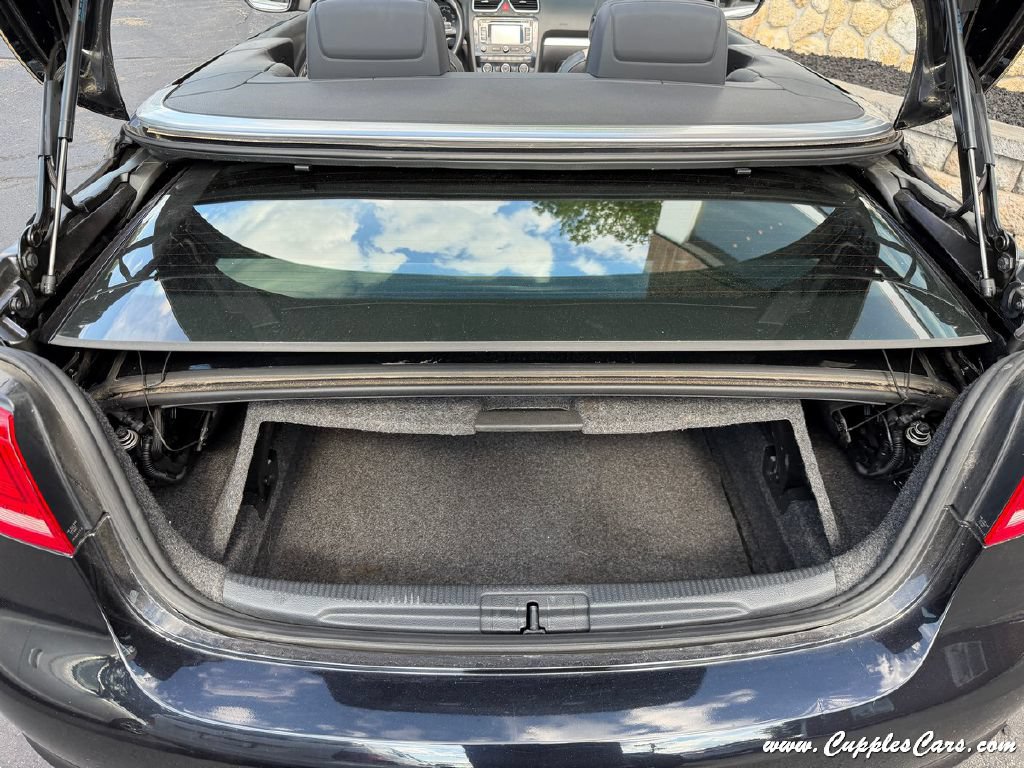 Used 2015 Volkswagen Eos Final Edition FWD image 9