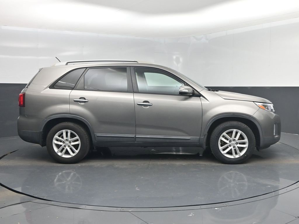 Used 2015 Kia Sorento LX image 32