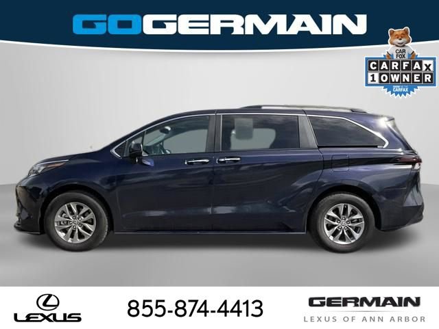 Used 2025 Toyota Sienna XLE FWD image 4