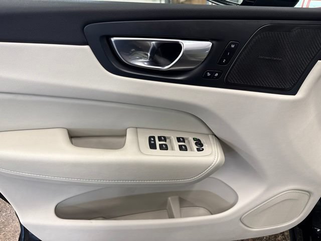 Used 2025 Volvo XC60 B5 Plus w/ Climate Package AWD/4WD image 10