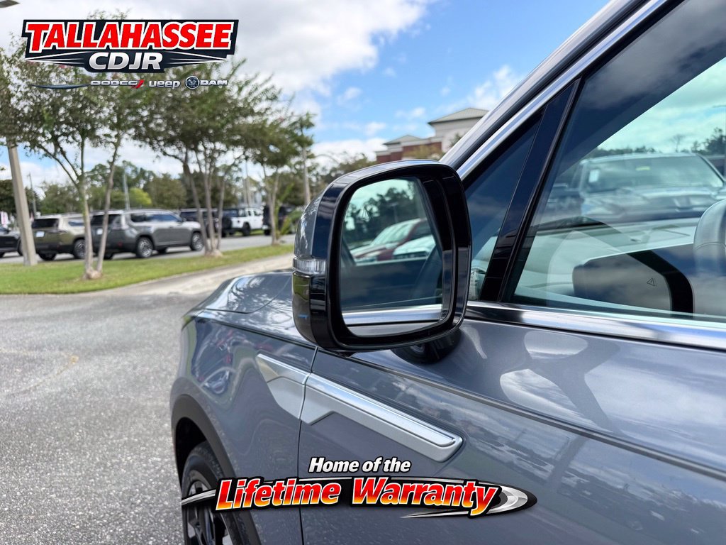 Used 2025 Kia Sorento SX FWD image 15