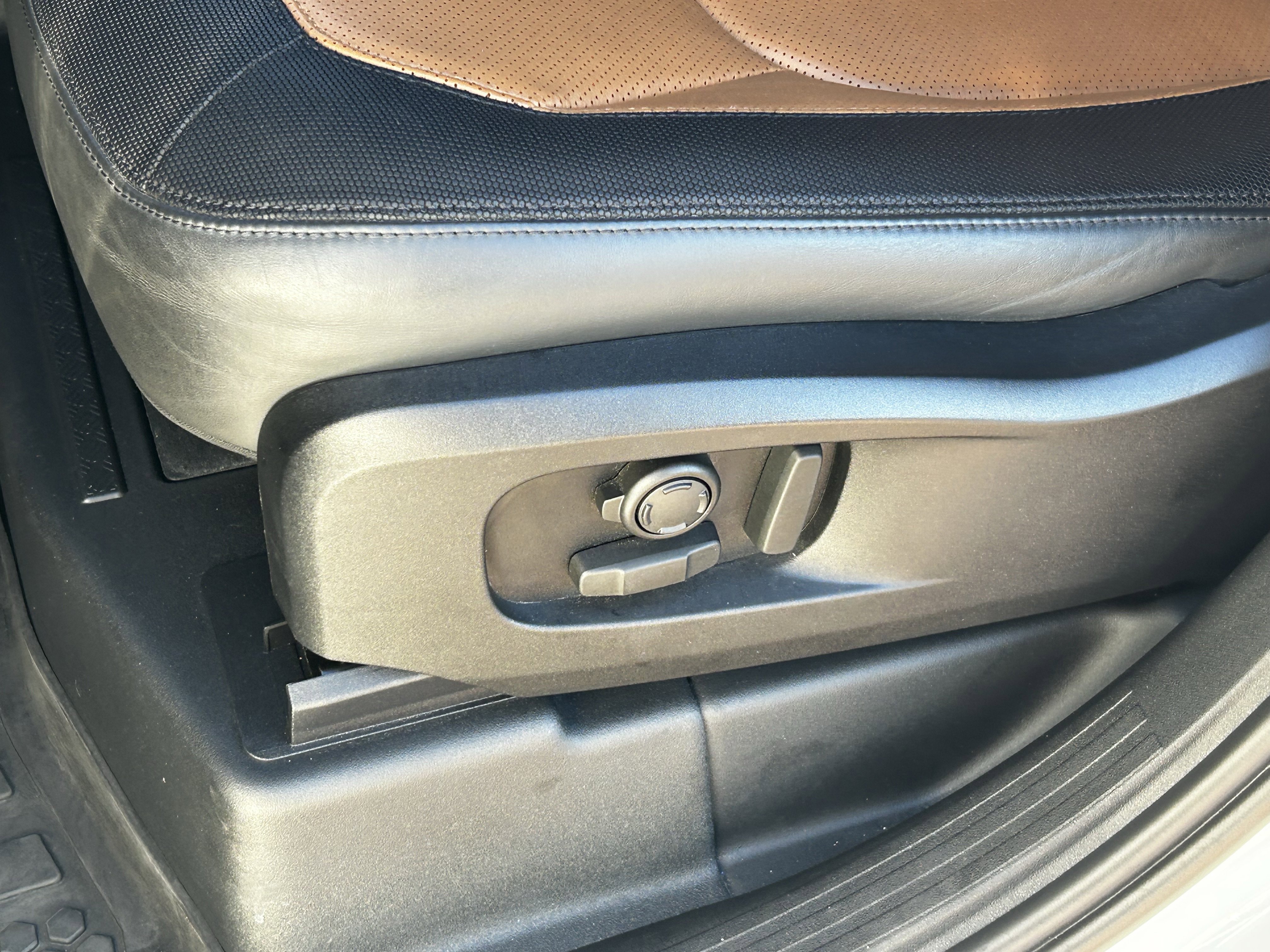 Used 2023 Land Rover Defender 110 X-Dynamic SE image 20