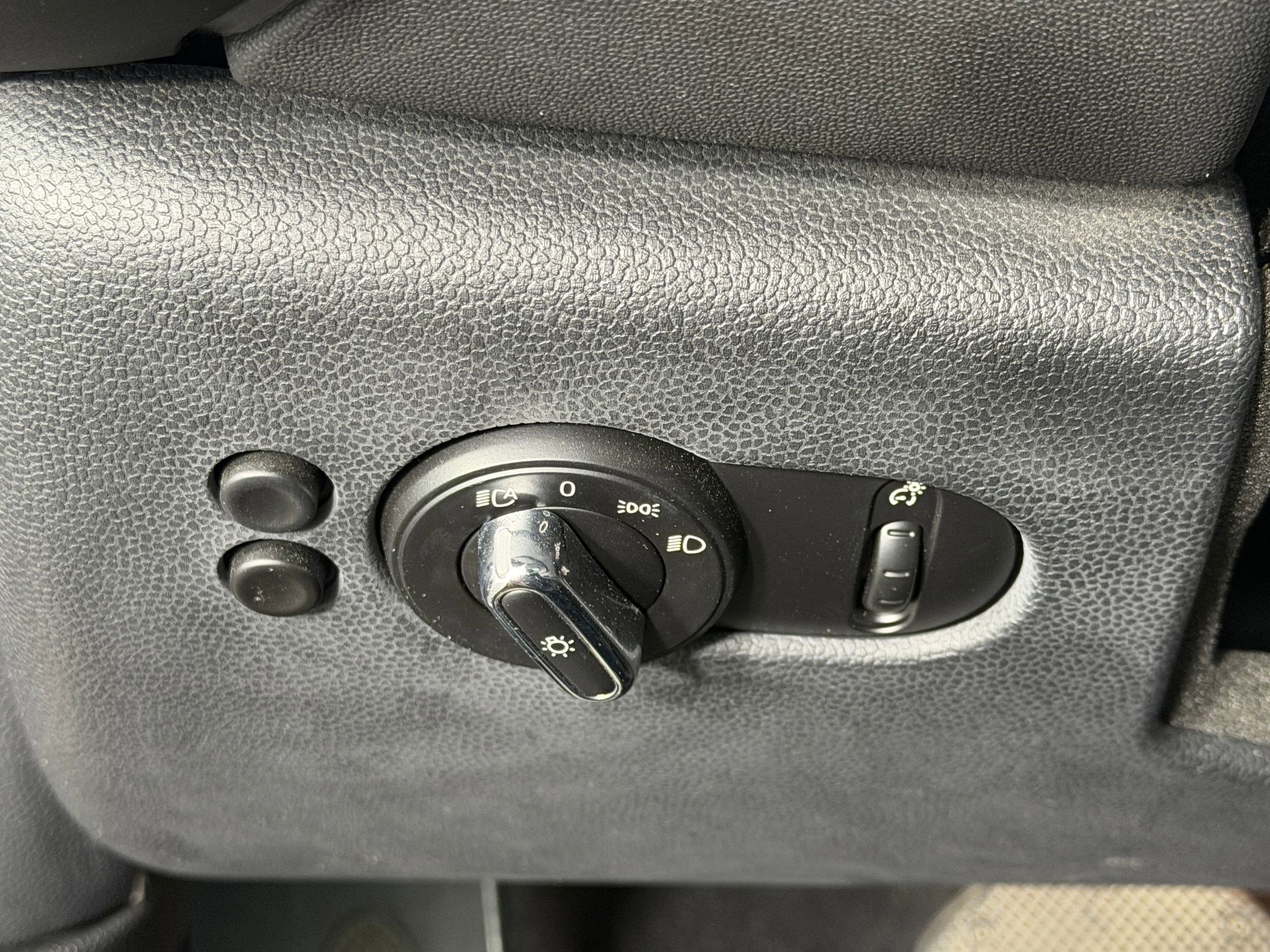 Used 2018 MINI Cooper 4-Door Hardtop FWD image 27