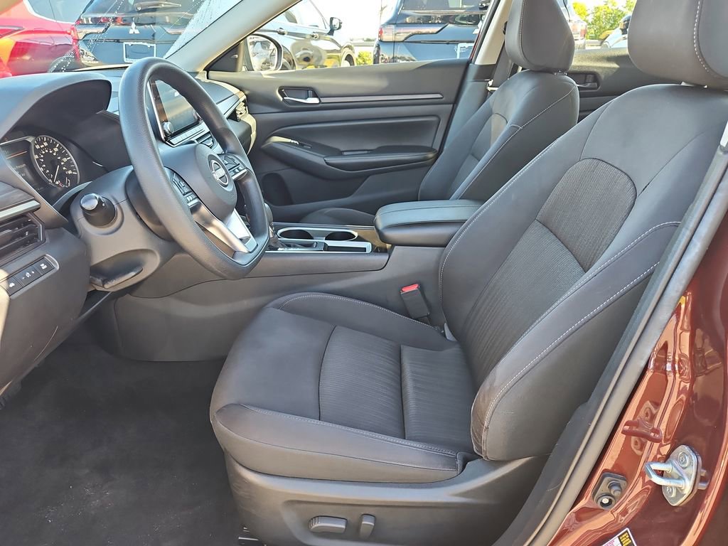 Used 2024 Nissan Altima 2.5 SV image 16