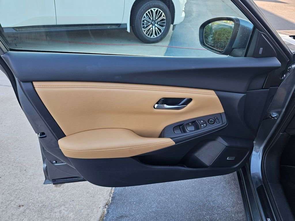 Used 2025 Nissan Sentra SV w/ SV Premium Package image 13