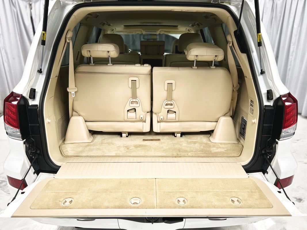 Used 2013 Lexus LX 570 4WD w/ Luxury Pkg image 46