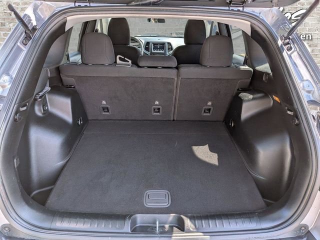 Used 2020 Jeep Cherokee Latitude FWD image 12