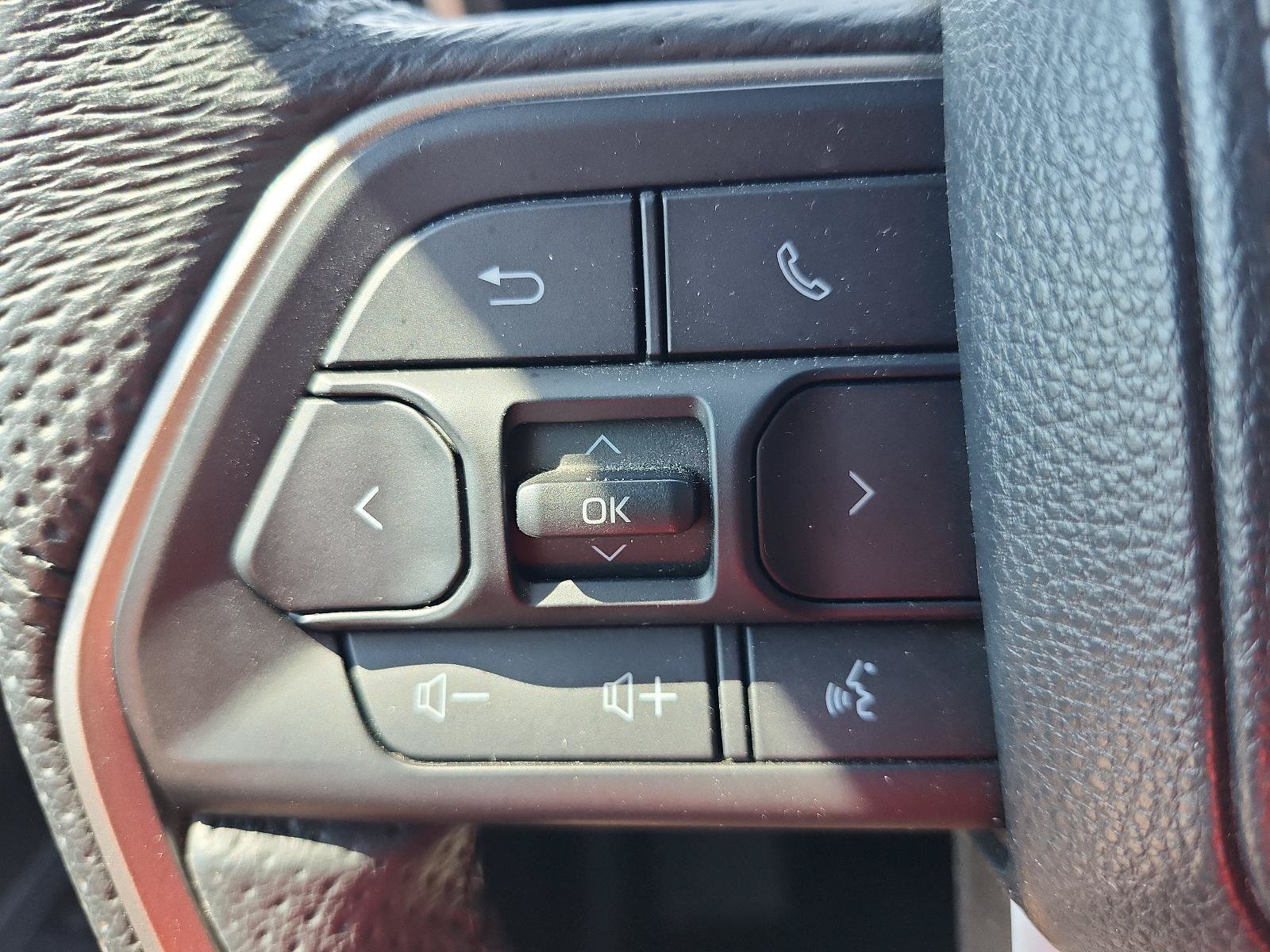 Used 2024 Toyota Tacoma TRD Off-Road w/ TRD Off Road Premium Package AWD/4WD image 28