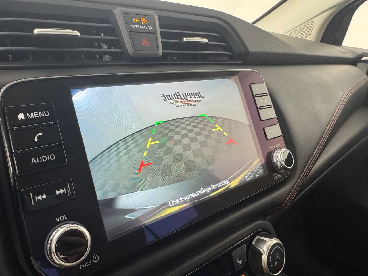 Used 2025 Nissan Versa SR FWD image 3