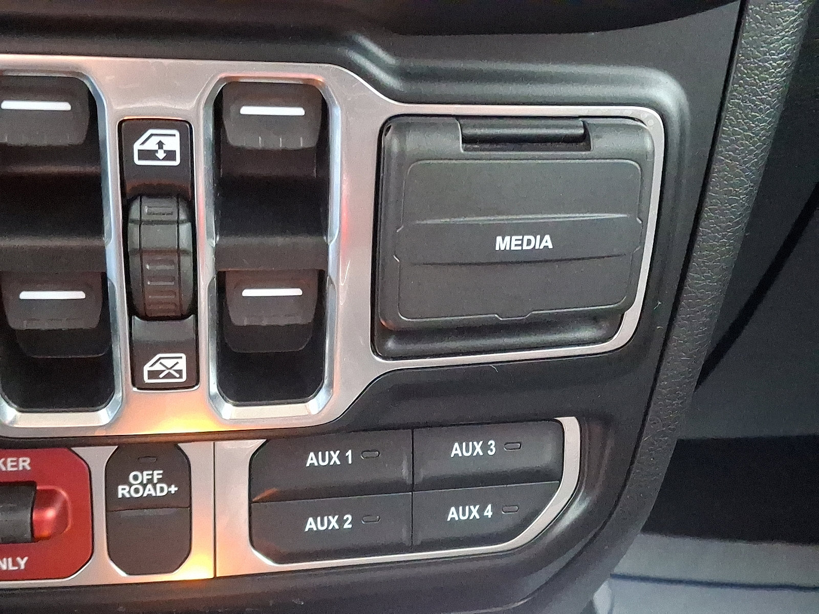 Used 2022 Jeep Gladiator Mojave w/ Dual Top Group image 25