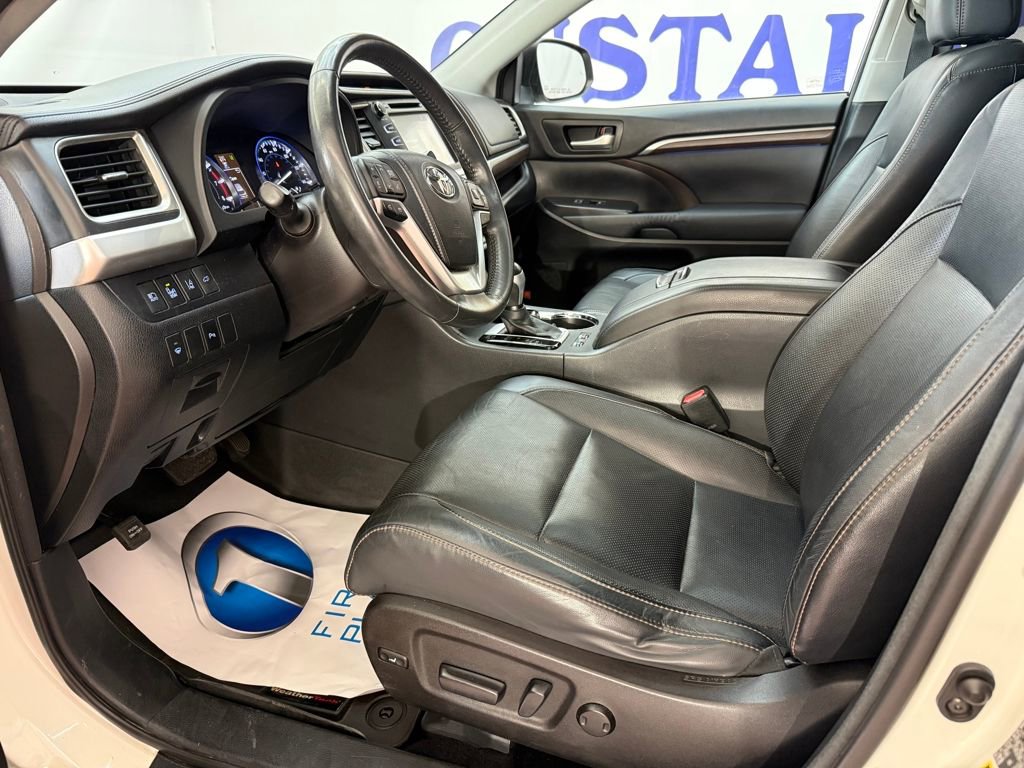 Used 2014 Toyota Highlander Limited w/ Driver Technology Package image 11