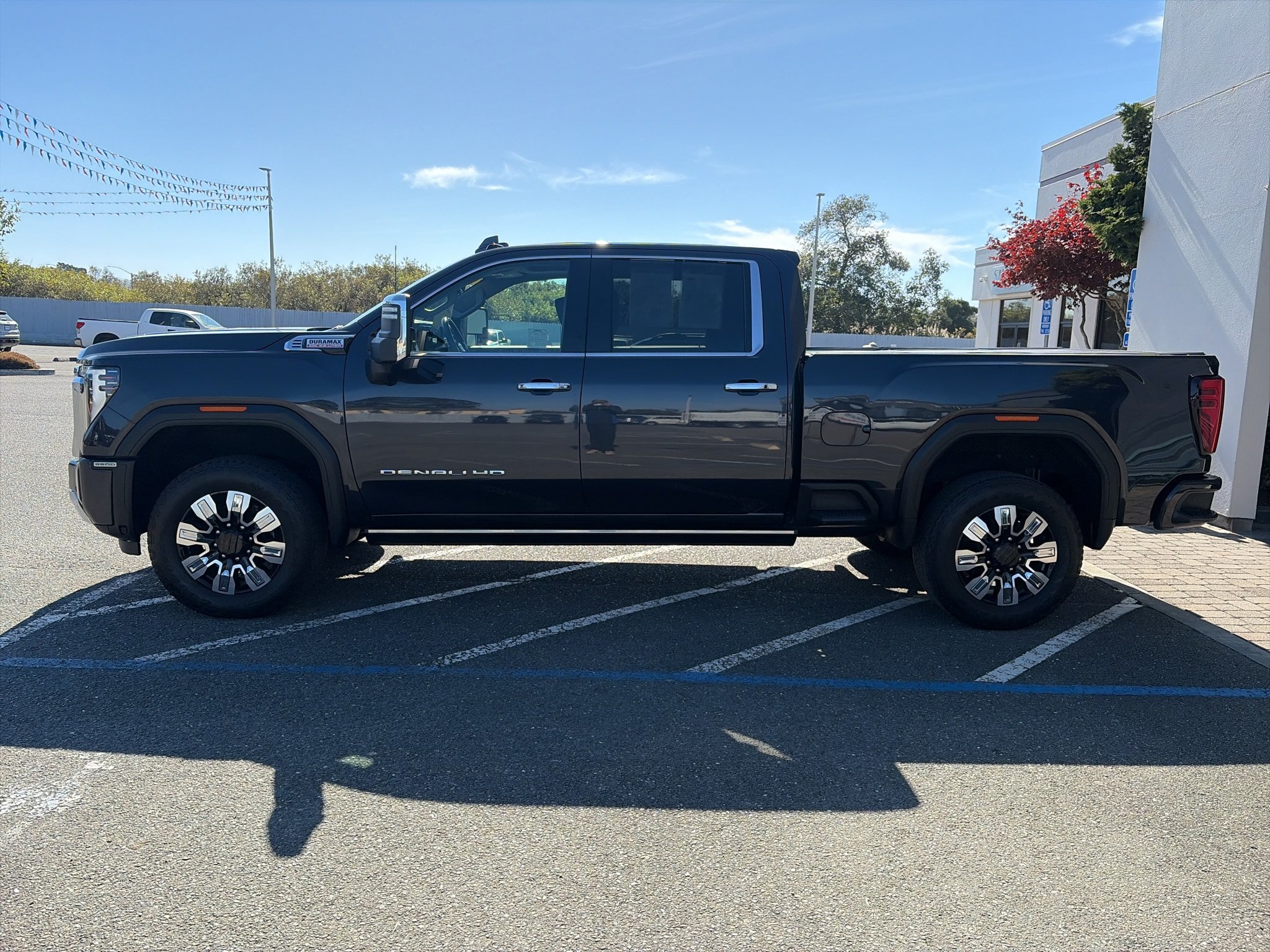 Used 2024 GMC Sierra 3500 Denali w/ Denali Reserve Package AWD/4WD image 3