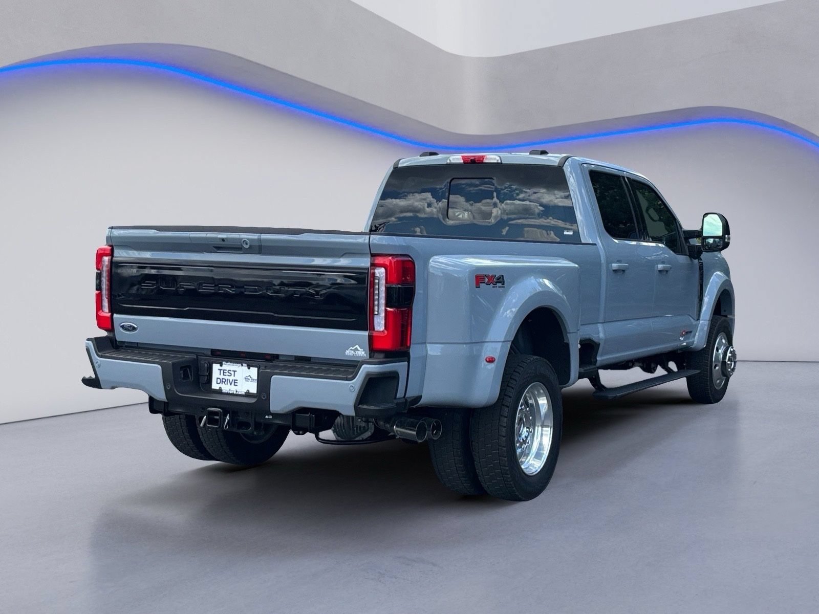 New 2026 Ford F450 Platinum w/ FX4 Off-Road Package AWD/4WD image 3