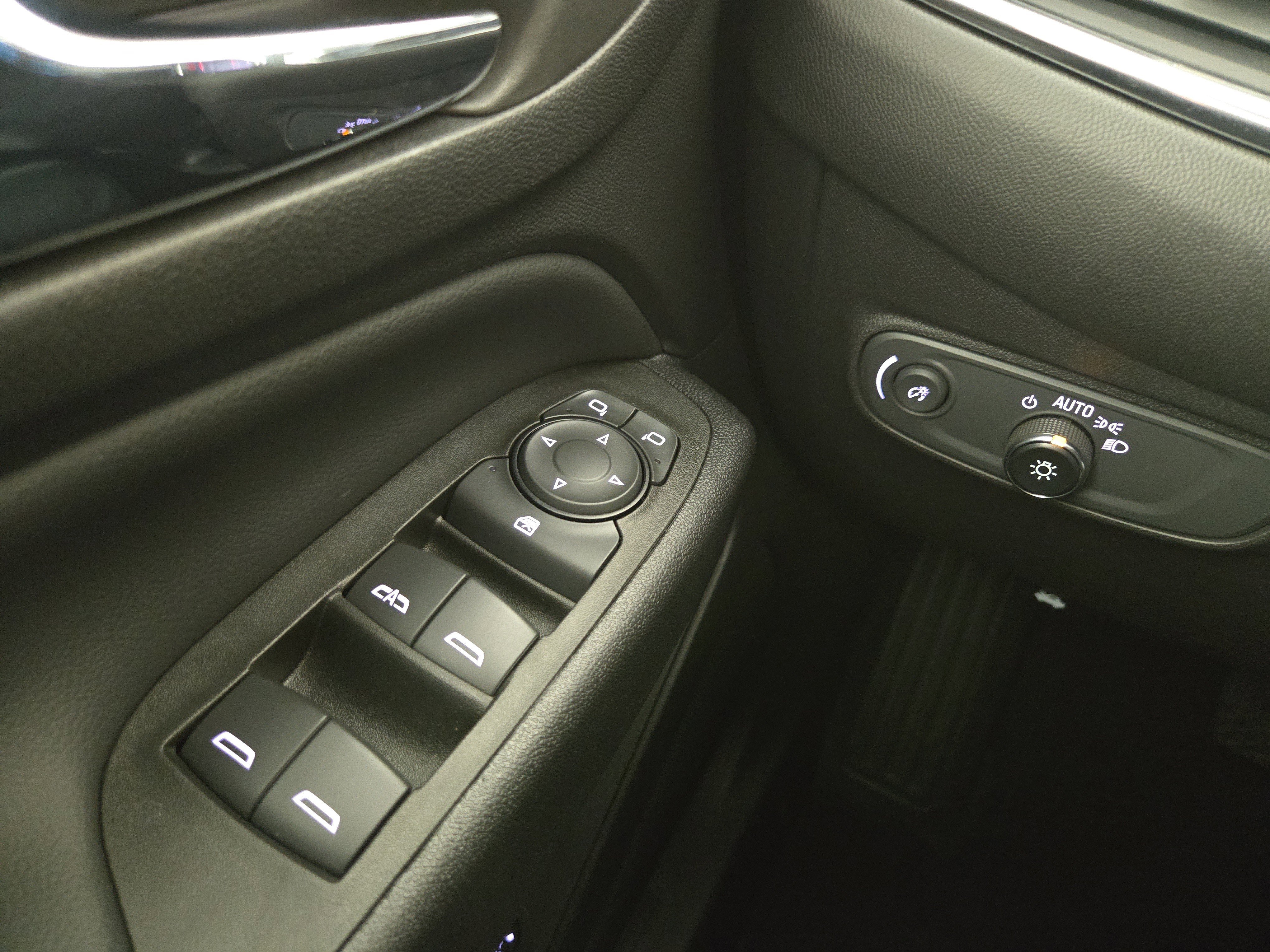 Used 2022 Chevrolet Equinox LT image 28