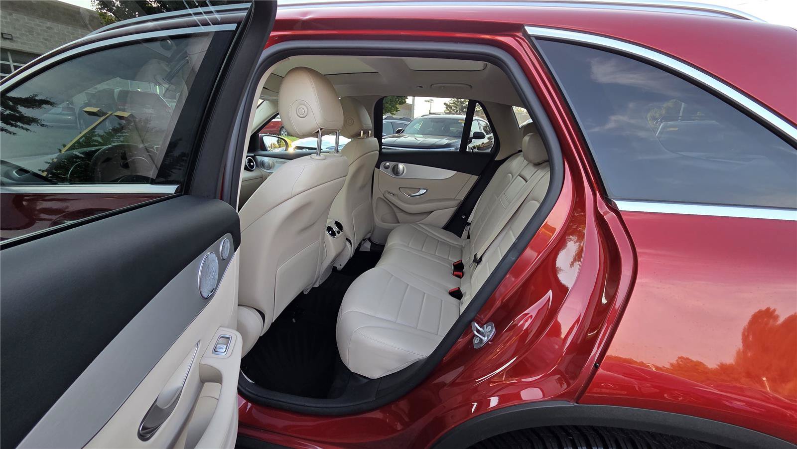 Used 2017 Mercedes-Benz GLC 300 4MATIC image 28