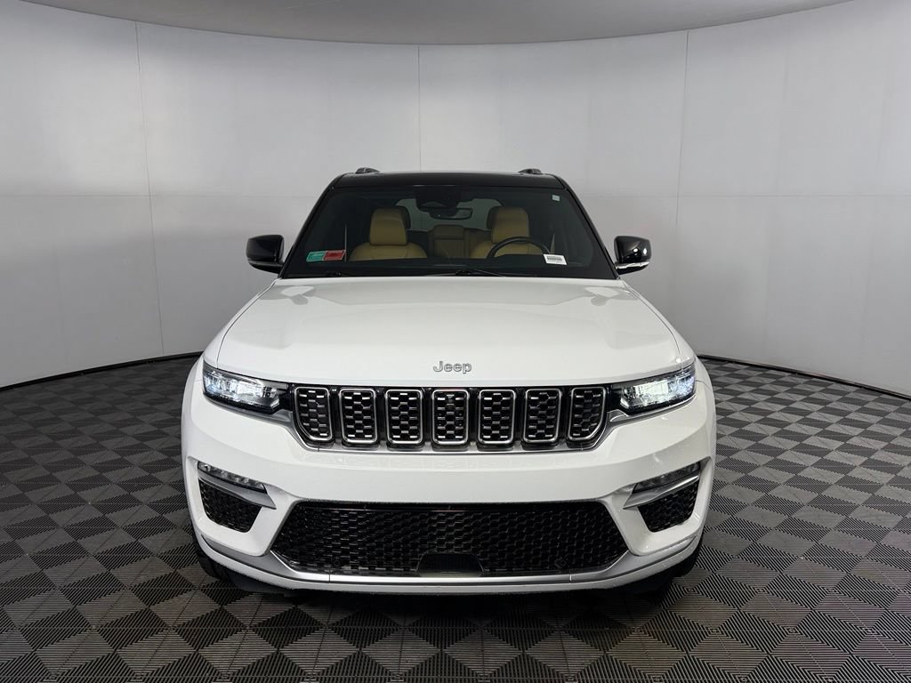 Used 2023 Jeep Grand Cherokee Summit w/ Luxury Tech Group V AWD/4WD image 10