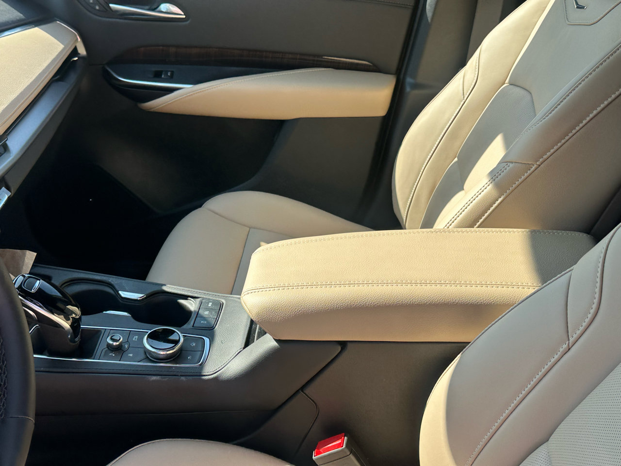 Used 2025 Cadillac XT4 Premium Luxury w/ Technology Package image 26