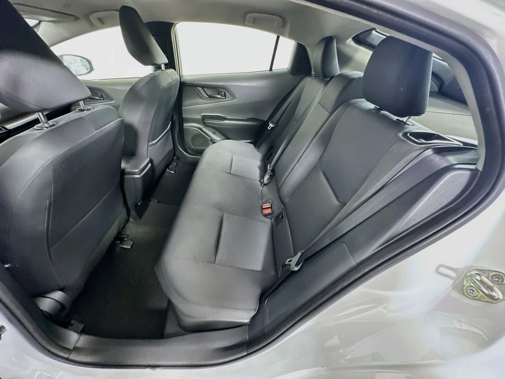 Used 2024 Toyota Prius LE FWD image 28