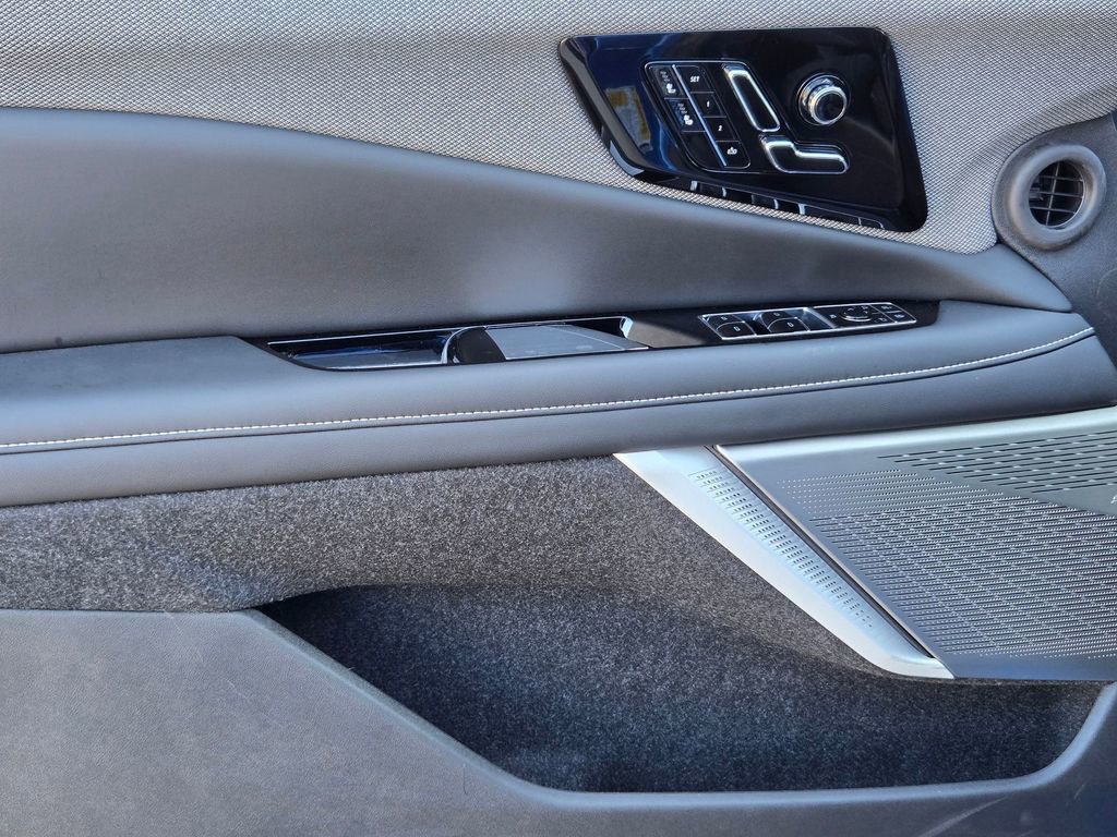 New 2026 Cadillac Optiq Luxury 1 w/ LPO, Floor Liner Package image 24