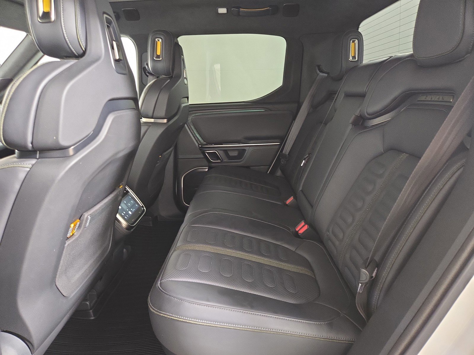 Used 2022 Rivian R1T Adventure image 21