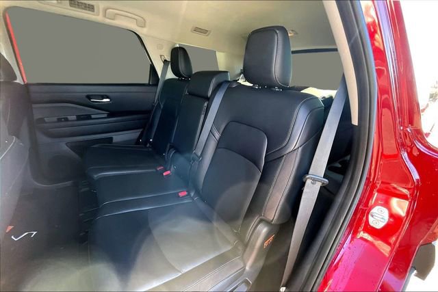 Used 2023 Nissan Pathfinder SL image 16