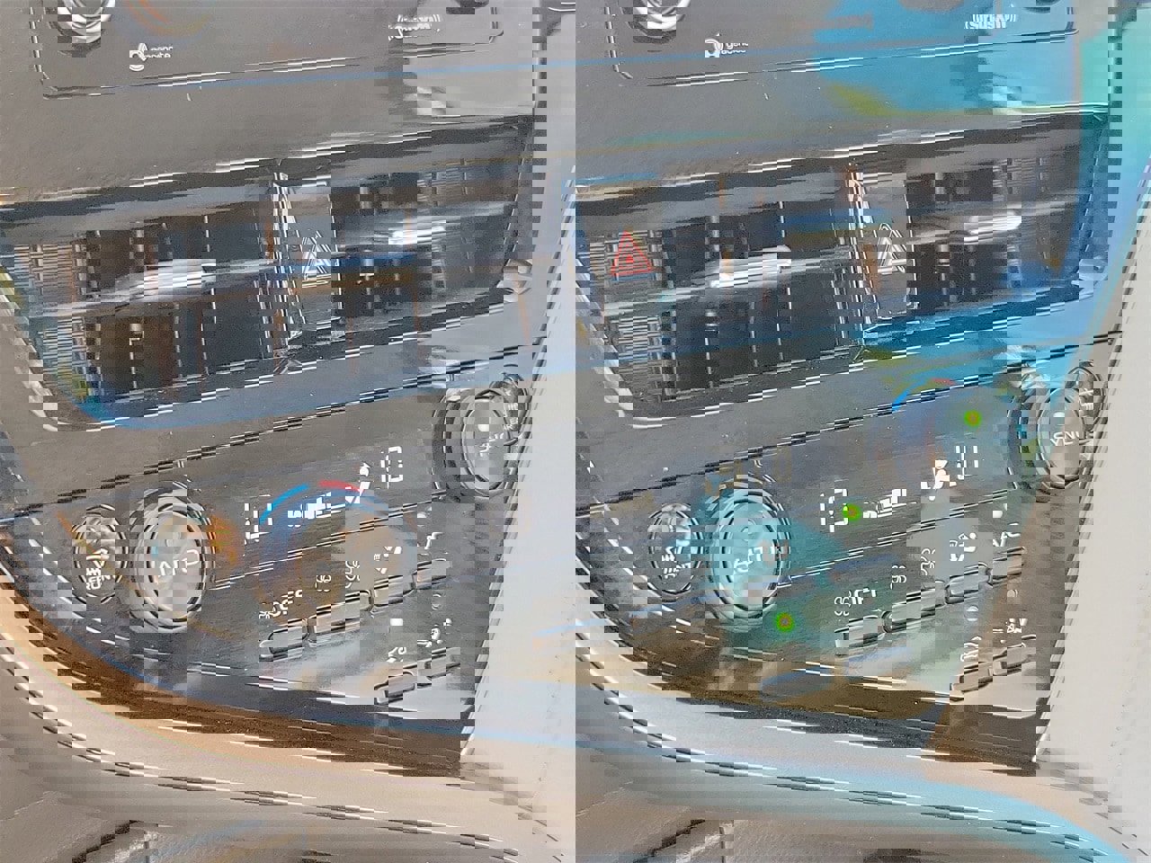 Used 2021 Toyota Camry LE image 26