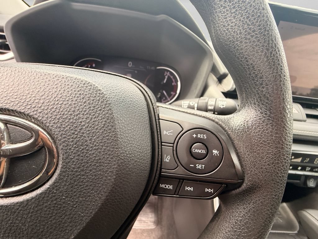 Used 2024 Toyota RAV4 XLE FWD image 23