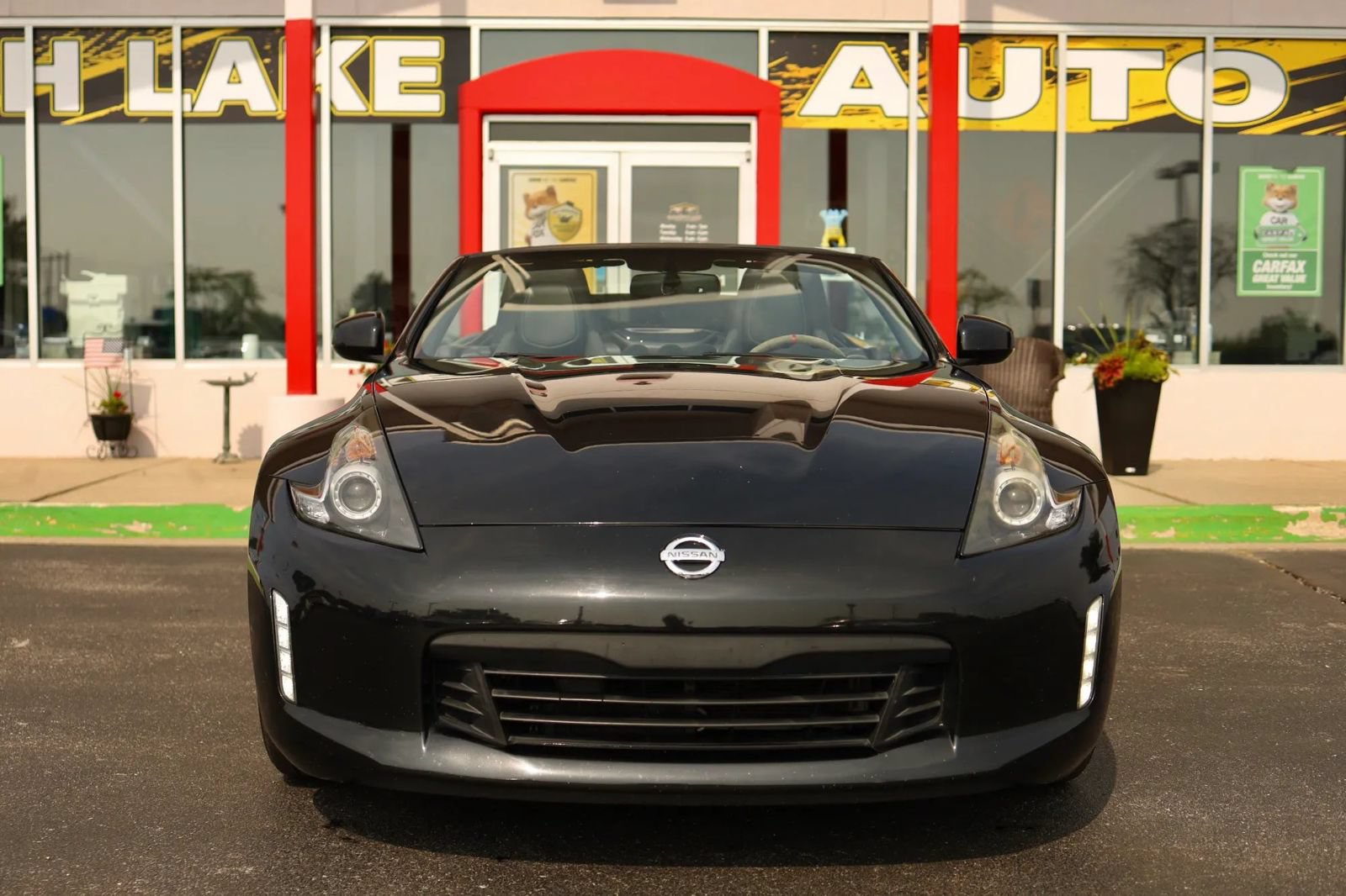 Used 2019 Nissan 370Z Touring RWD image 2