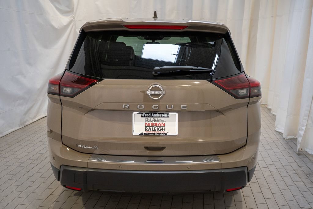 Certified 2025 Nissan Rogue SV image 4