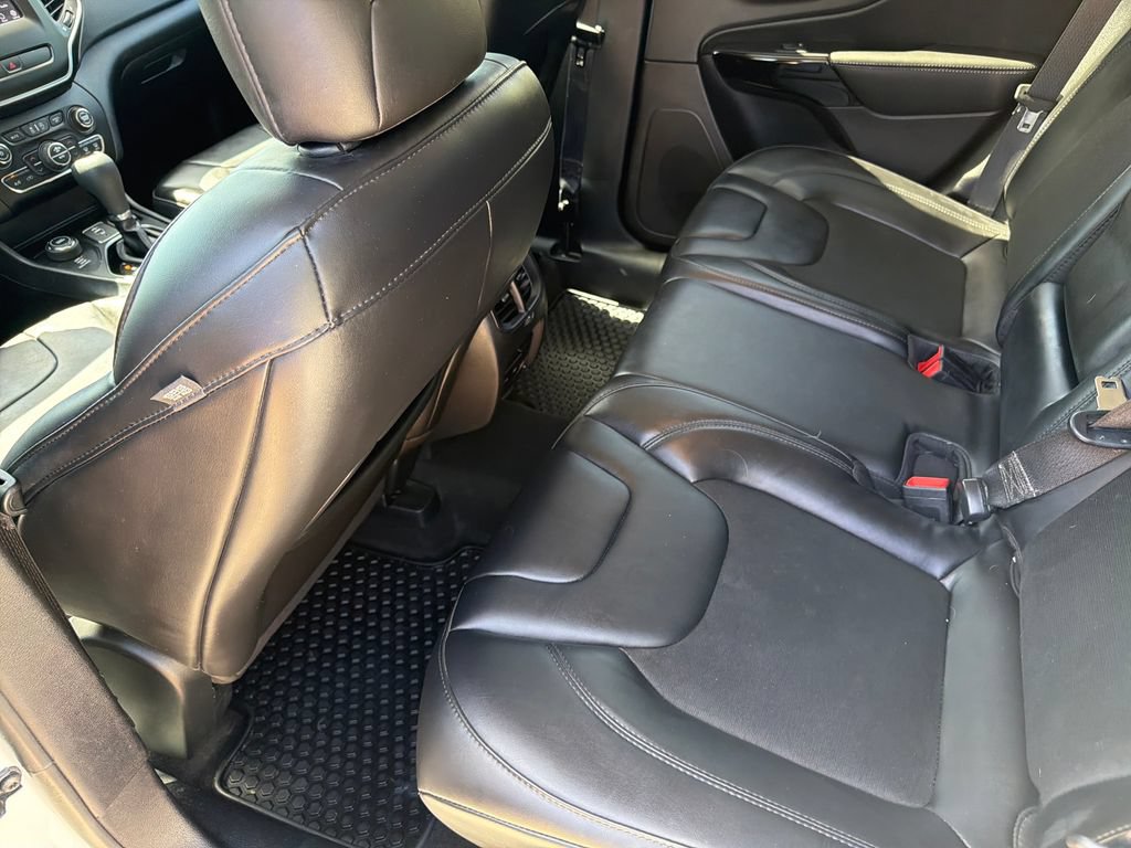 Used 2020 Jeep Cherokee Latitude Plus AWD/4WD image 34