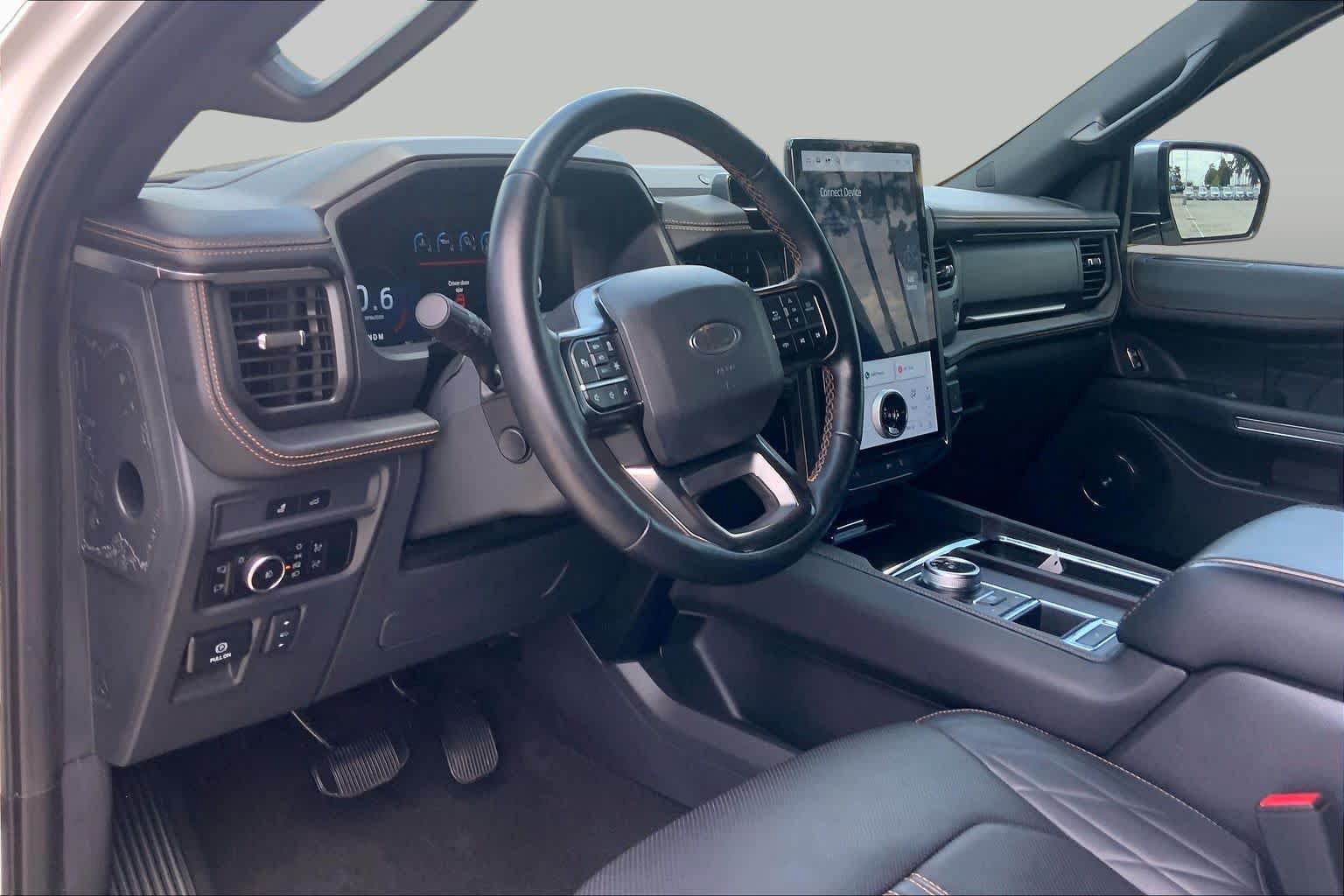Used 2024 Ford Expedition Platinum RWD image 17