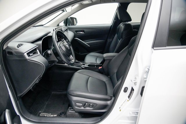 Certified 2025 Toyota Corolla Cross XLE image 15