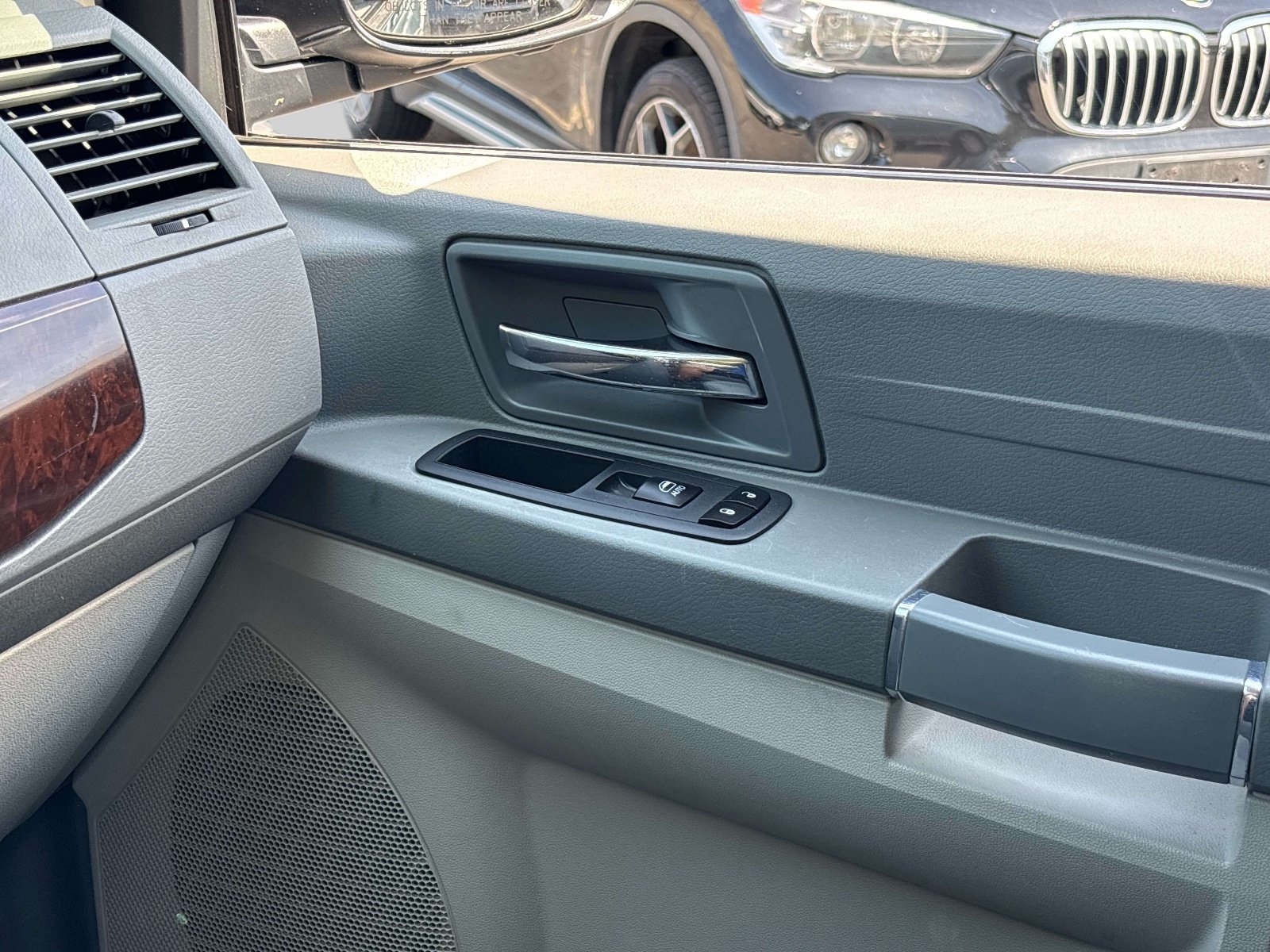 Used 2010 Chrysler Town & Country LX w/ PWR Convenience Group FWD image 29