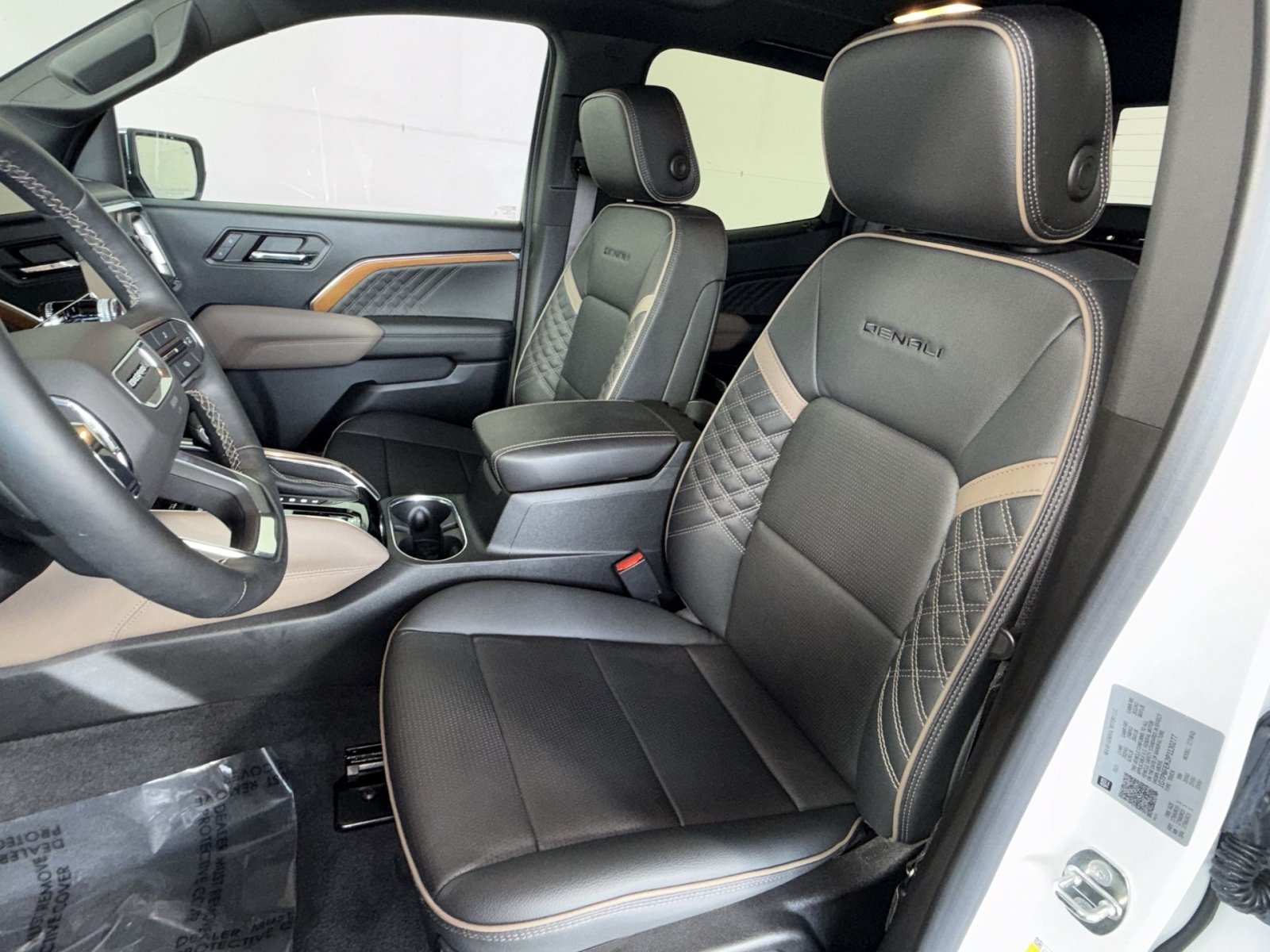 Used 2023 GMC Canyon Denali AWD/4WD image 13