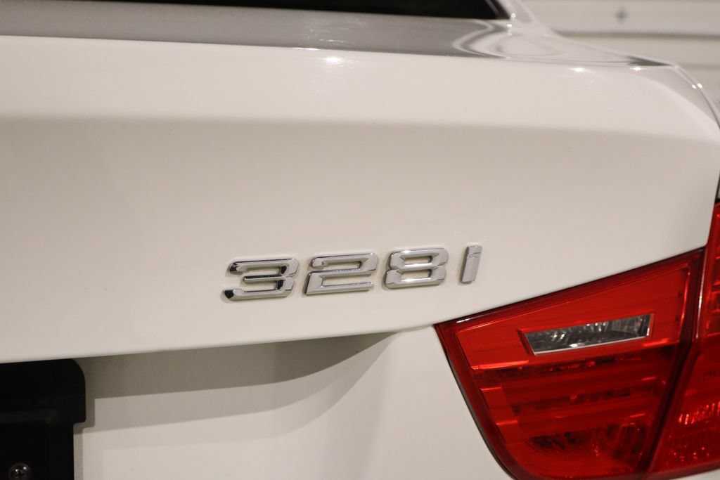 Used 2009 BMW 328i Sedan RWD image 15
