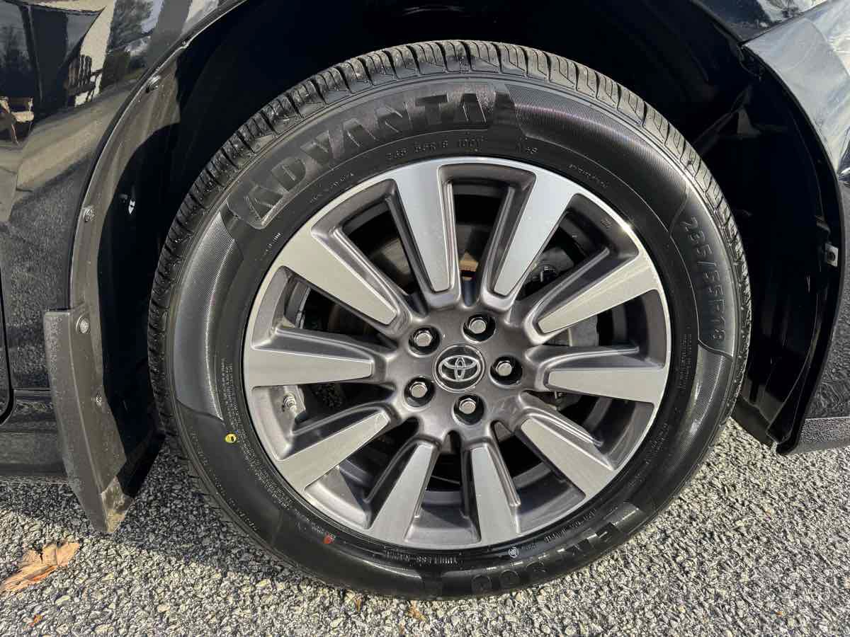 Used 2020 Toyota Sienna Limited Premium w/ Carpet Mat Package AWD/4WD image 35