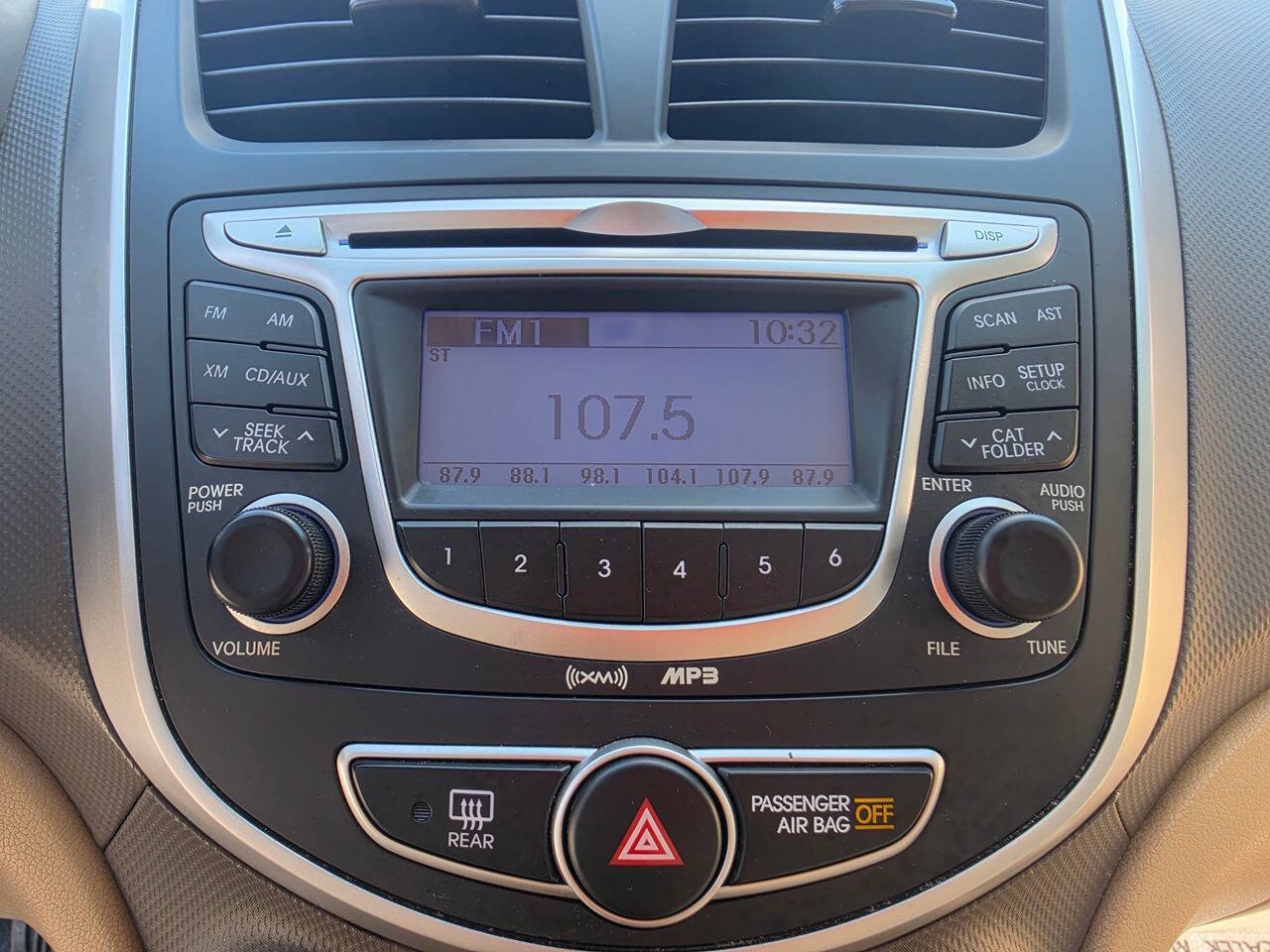 Used 2013 Hyundai Accent GLS FWD image 37