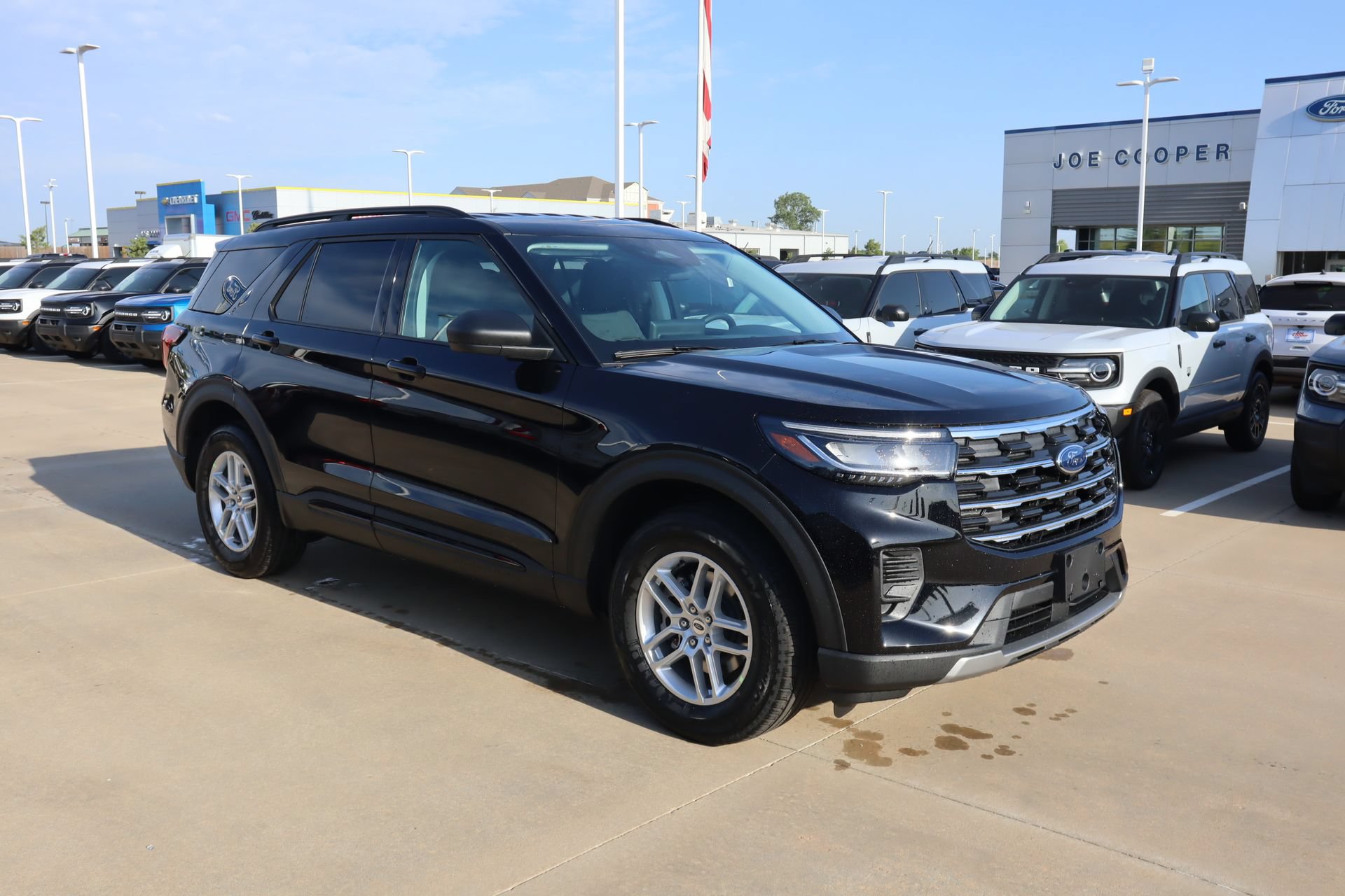 New 2026 Ford Explorer Active AWD/4WD image 1