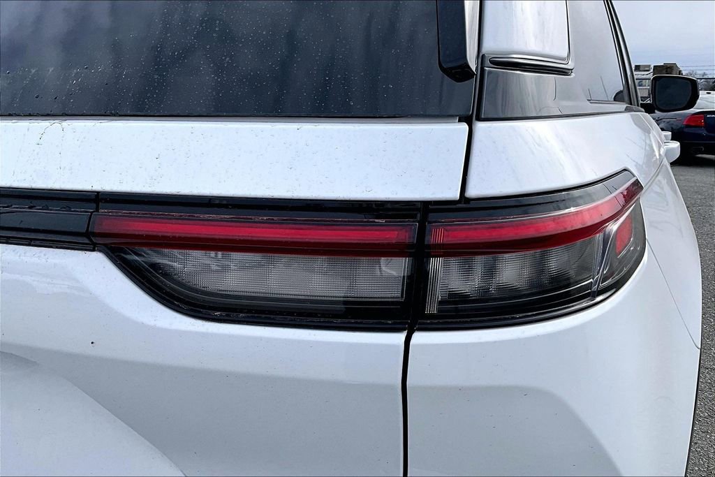 Used 2024 Jeep Grand Cherokee Limited w/ Black Appearance Package image 41