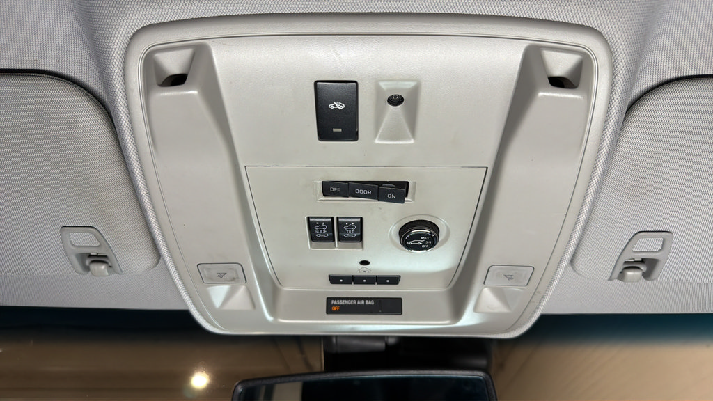 Used 2016 Cadillac Escalade ESV Luxury AWD/4WD image 17