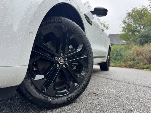 New 2026 Jaguar F-PACE R-Dynamic S image 2