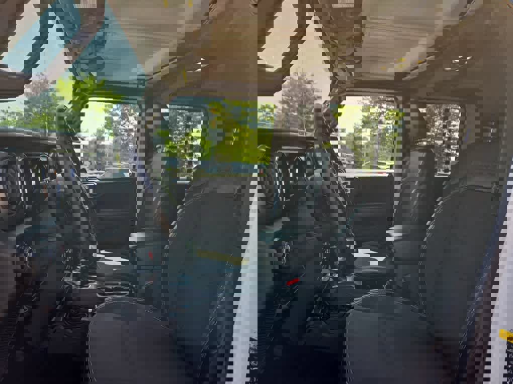 Used 2021 Jeep Gladiator Sport image 25